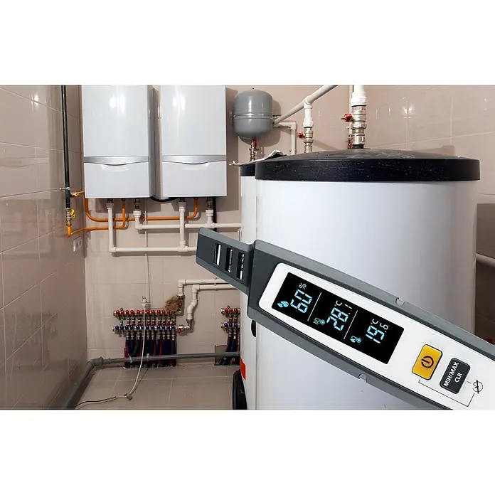 Laserliner Digitales Thermo-Hygrometer Climapilot Plus - Batteriebetrieben - Graues digitales Thermometer/Hygrometer zeigt 60% Luftfeuchtigkeit und 28,1°C in einem Heizraum.