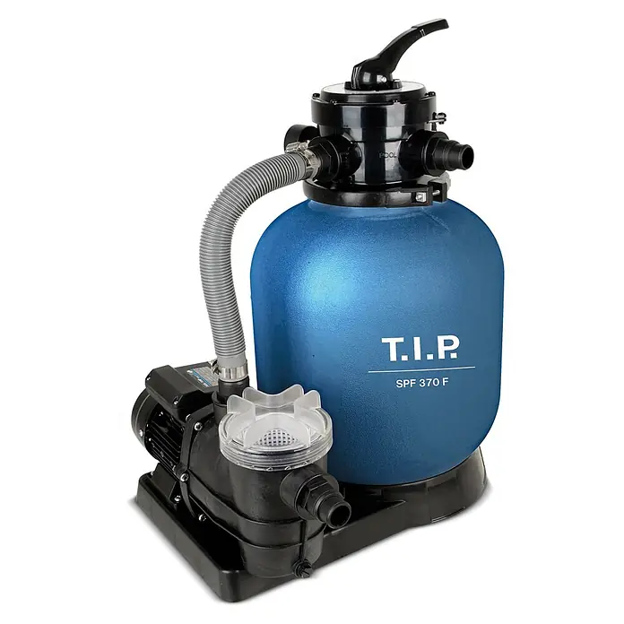 T.I.P. Sandfilteranlage SPF 370 F - Passend für Poolgröße: 4.000 l, Filterleistung: 7.000 l/h - Blauer Pool-Sandfilter mit schwarzer Pumpe und grauem Verbindungsschlauch zur Wasserreinigung.