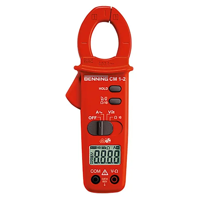 Benning Digital-Stromzangen-Multimeter CM 1-2 - Polanzahl: 2 Stk., IP30, Akustisches Signal - Eine rote Stromzange BENNING CM 1-2, ein Messgerät zur Messung von Stromstärke, Spannung und Widerstand in elektrischen Leitungen.