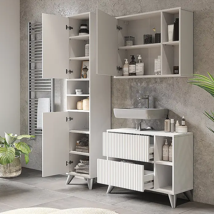 Vicco Badmöbel-Set Leano Weiß 80 cm, Set 3 - Weiß, Matt - Weißes Badmöbel-Set mit Hochschrank, Wandschrank und Waschtischunterschrank, Türen und Schubladen geöffnet.