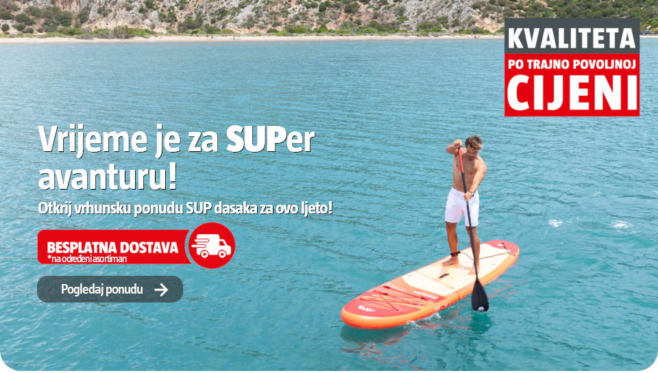 Muškarac na SUP dasci na moru