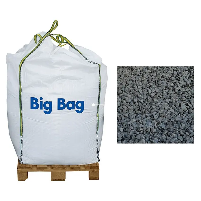 Gabiona Bruchstein Granodiorit - Grau, 1.000 kg - Weißer Big Bag (FIBC) auf Holzpalette, gefüllt mit grauem Schotter, mit Detailausschnitt des Schotters.