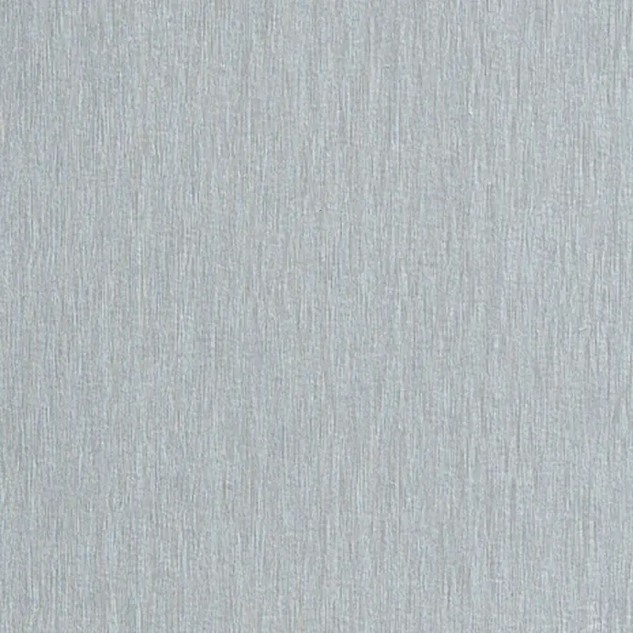 A.S. Création Designpanel pop.up magnetic - Silber Metallic, 52 cm x 1,25 m, Magnetisch - Nahaufnahme einer gebürsteten Metalloberfläche mit feinen vertikalen Linien, die Textur und Reflexionen hervorheben.