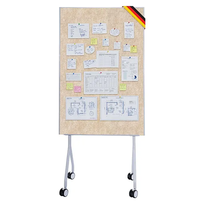 Pinnwand Präsentationstafel Giant - 120 x 80 cm, Filz, Beige - Mobile Korktafel auf weißem Rollenstativ, gefüllt mit Notizen, Zeitplänen und Bauplänen zur Planung.