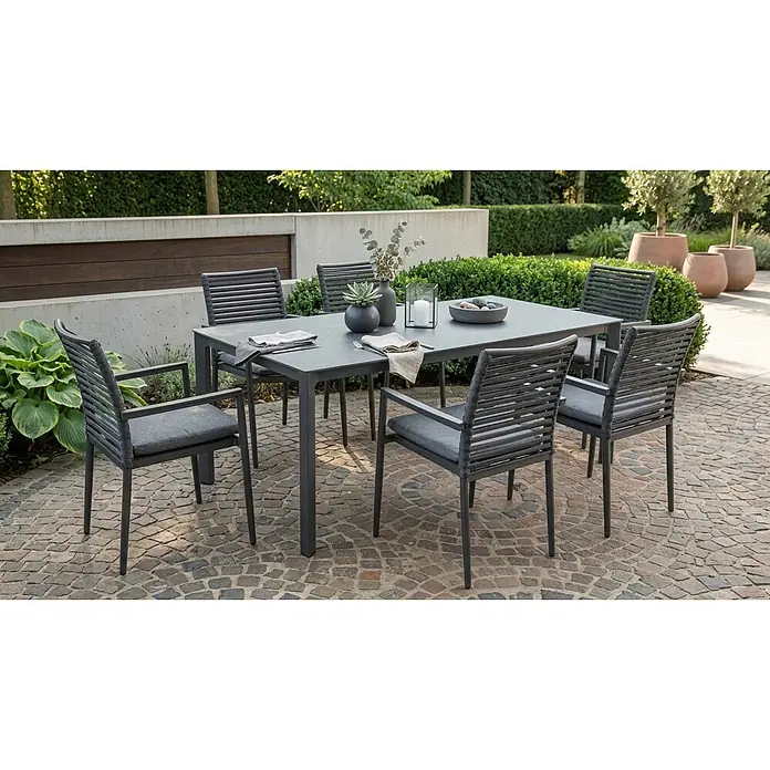 Acamp Gartenmöbel-Set New Jersey - 7 -tlg., Aluminium, Anthrazit - Dunkelgraue Outdoor-Essgruppe: rechteckiger Tisch, sechs Stühle mit Seilrücken und Kissen, auf einer Steinterrasse.