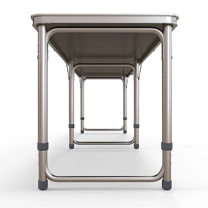 Outsunny Campingtisch - Aluminium, MDF, Schwarz, Klappbar - Hellbrauner Klapptisch aus Metall mit verstellbaren Beinen und grauen Gummifüßen, von unten gesehen.
