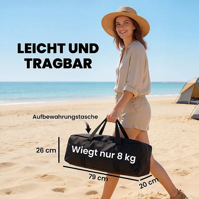 Outsunny Campingtisch - Aluminium, Eiche, Klappbar - Schwarze Aufbewahrungstasche (79x26x20 cm) am Strand, von einer Frau getragen. Sie ist leicht und tragbar, Gewicht 8 kg.