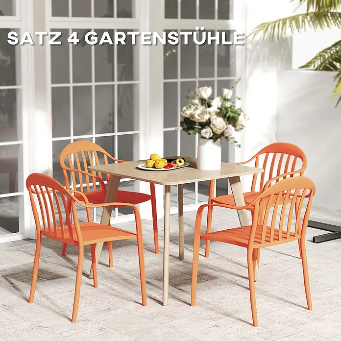 Outsunny Gartenstuhl-Set - 4 Stk., Kunststoff, Stapelbar, Rot, B x T x H: 54 x 57 x 78 cm - Satz 4 orange Kunststoff-Gartenstühle an einem hellen Holztisch auf einer Terrasse.