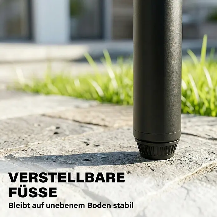 Outsunny Gartenstuhl-Set - 2 Stk., Stahl, Eukalyptusholz, Stapelbar, Schwarz, Braun - Schwarzes zylindrisches Bein mit verstellbarem Fuß auf unebenem Steinboden für Stabilität.