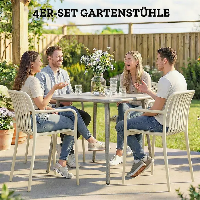 Outsunny Gartenstuhl-Set - 4 Stk., Kunststoff, Stapelbar, Cremeweiß - 4er-Set helle Gartenstühle mit Lamellenrückenlehnen und Armlehnen, um einen Tisch im Freien arrangiert.