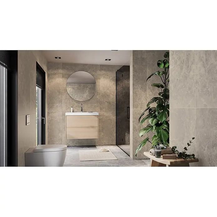 Germania Waschtischunterschrank GW-BODERA - B x T x H: 81 x 46 x 65 cm, Lindberg-Eiche-Nb. - Modernes Badezimmer mit schwebendem Waschtisch aus hellem Holz, rundem Spiegel und großen grauen Fliesen an Wänden und Boden.