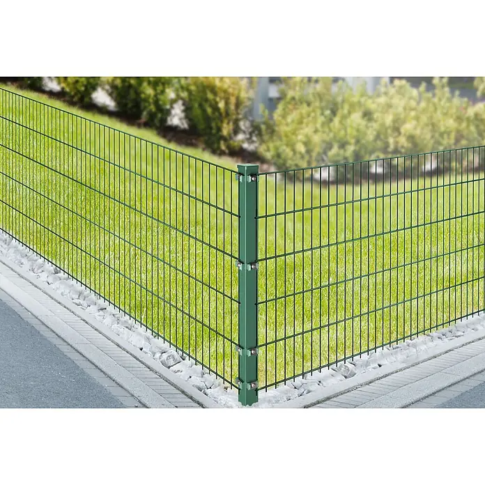 Deutsche Zauntechnik Zaunpfosten Vp - Höhe: 130 cm, Moosgrün, Stahl - Grüne Doppelstabmattenzaun-Ecke im Garten, an gepflastertem Weg.