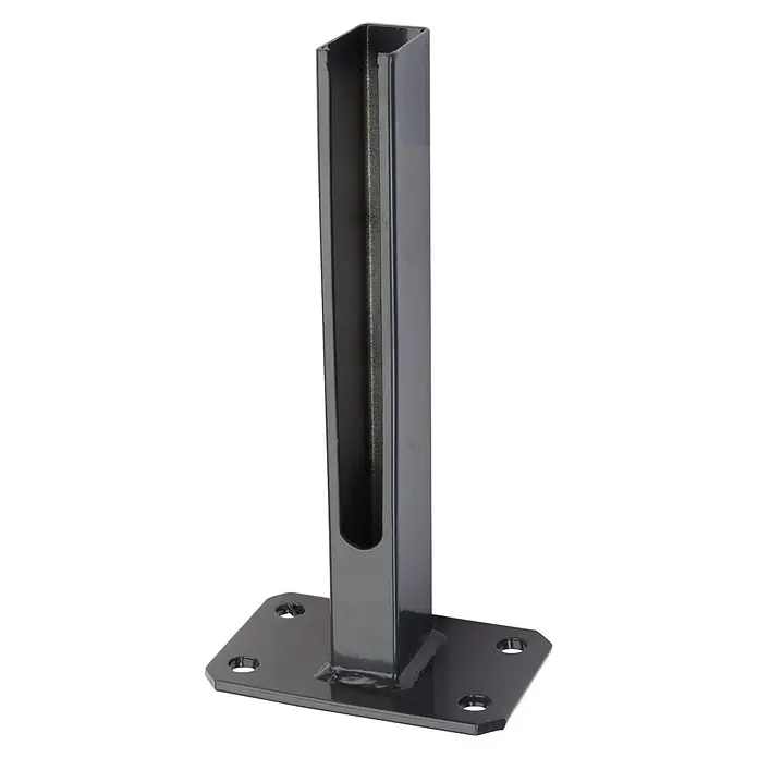 Deutsche Zauntechnik Fußplatte Universal - 15 x 30,6 cm, Anhrazitgrau - Dunkelgrauer Metall-U-Profil-Montagepfosten mit flacher rechteckiger Basis und vier Befestigungslöchern.