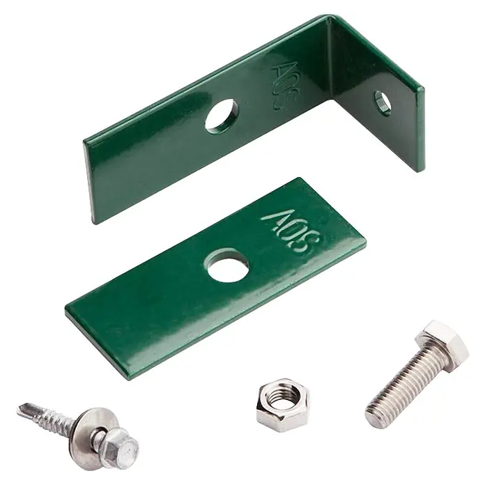 Deutsche Zauntechnik Wand- & Pfostenanschlusswinkel - Moosgrün, 6 x 4 cm - Grüne L-förmige und flache Metallwinkel mit "AOS"-Prägung, zusammen mit einer silbernen Schraube, Mutter und Bohrschraube.