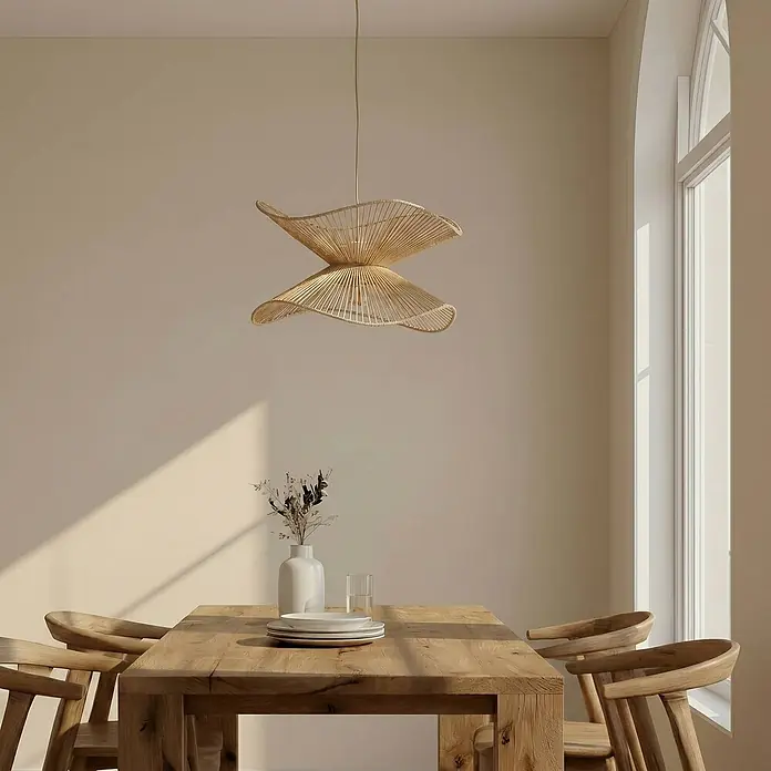 Lindby Pendelleuchte Valdorin - creme / amber, beige, E27 - Elegante Bambus-Pendelleuchte mit einzigartiger Sanduhrform, die einen modernen Essbereich beleuchtet.