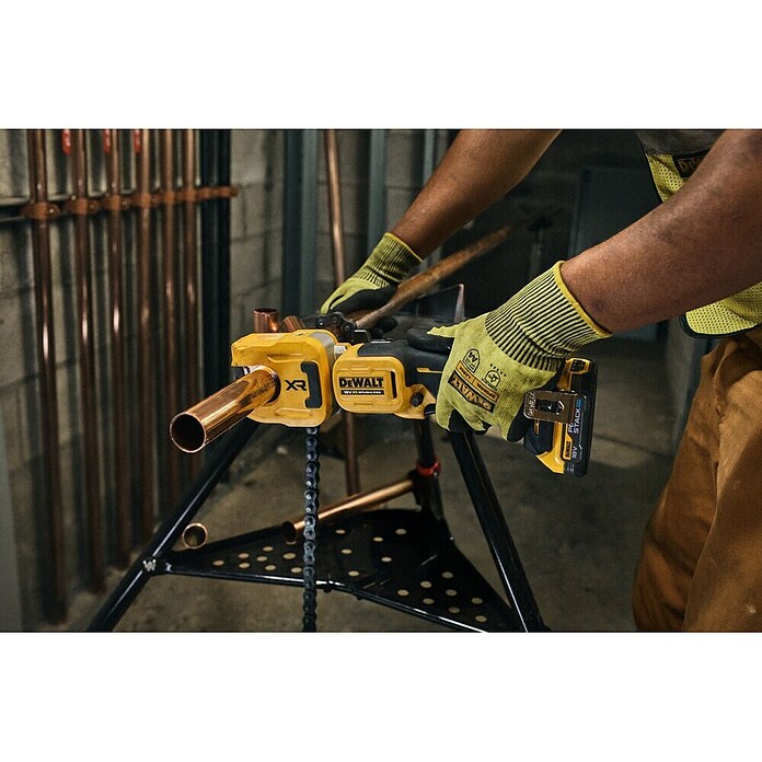 DeWalt Cizalla para tubos de batería DCE154 (18 V, Sin batería, Diámetro del tubo: 12 mm - 35 mm) | BAUHAUS