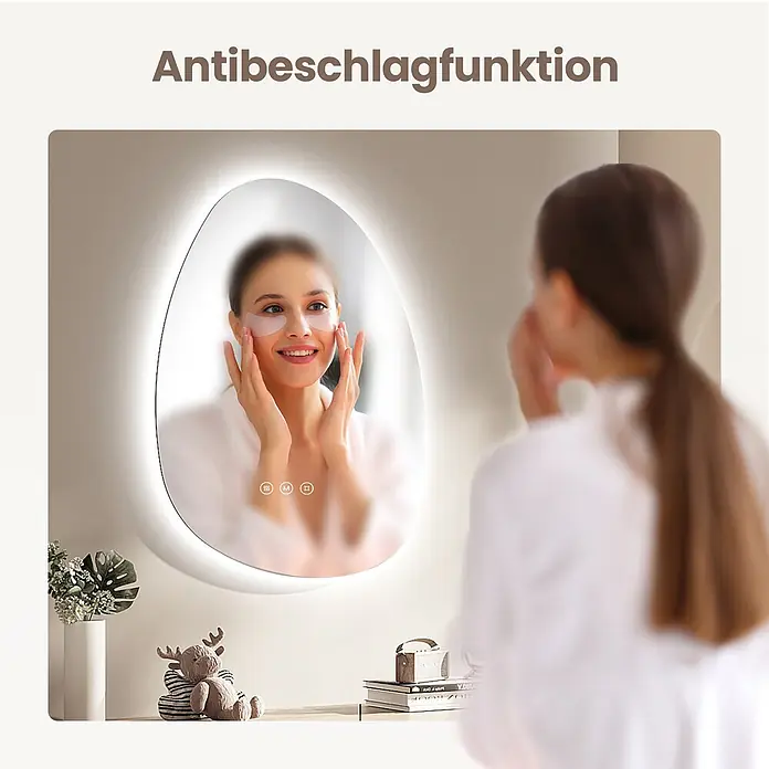 Emke Lichtspiegel Glowrim LM34 - 75 x 55 cm - Ovaler LED-Spiegel mit Antibeschlagfunktion, von einer Frau bei der Hautpflege genutzt. Verfügt über Touch-Bedienelemente.