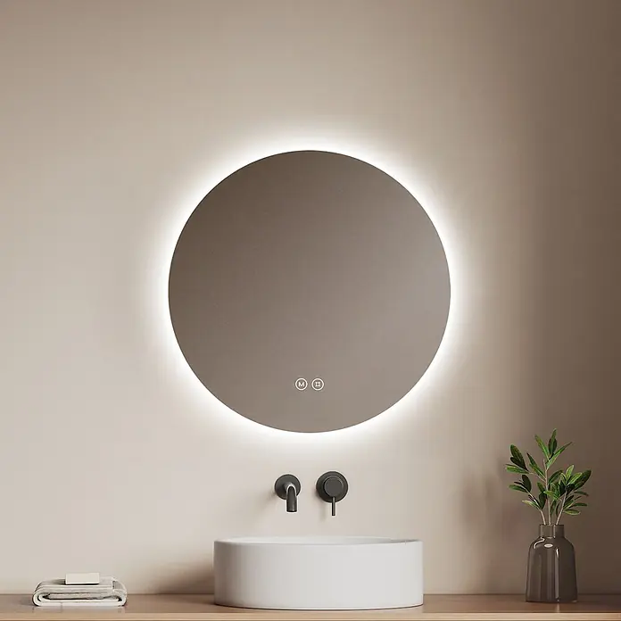 Emke Lichtspiegel Glowrim OLM03 - 50 x 50 cm - Runder LED-beleuchteter Badezimmerspiegel mit Touch-Steuerung, über einem Waschbecken in modernem Bad.
