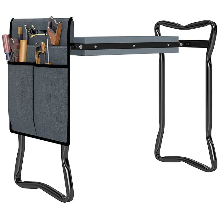 Outsunny Gartenbank Kniebank - Stahl, Metall, EVA Schaumstoff, Grau, Klappbar - Graues gepolstertes Gartenkissen/Sitz mit dunklem Metallrahmen und einer grauen Stoff-Werkzeugtasche mit verschiedenen Werkzeugen.