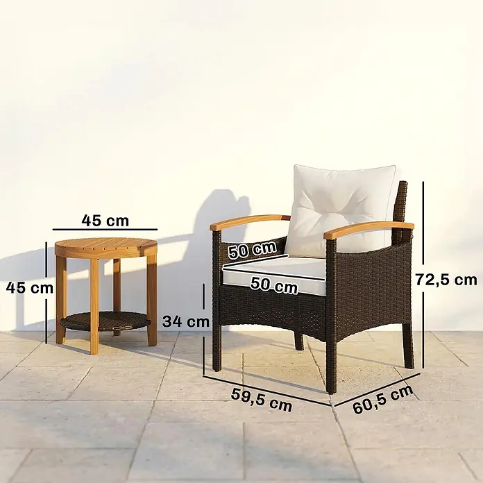 Outsunny Loungemöbel-Set - 3 -tlg., PE-Rattan, Stahl, Polyester, Akazienholz, Schaumstoff, PP-Baumwolle, inkl. Kissen, Braun, Cremeweiß, Naturholz - Brauner Rattansessel mit weißen Kissen und runder Holztisch, mit Maßen dargestellt.