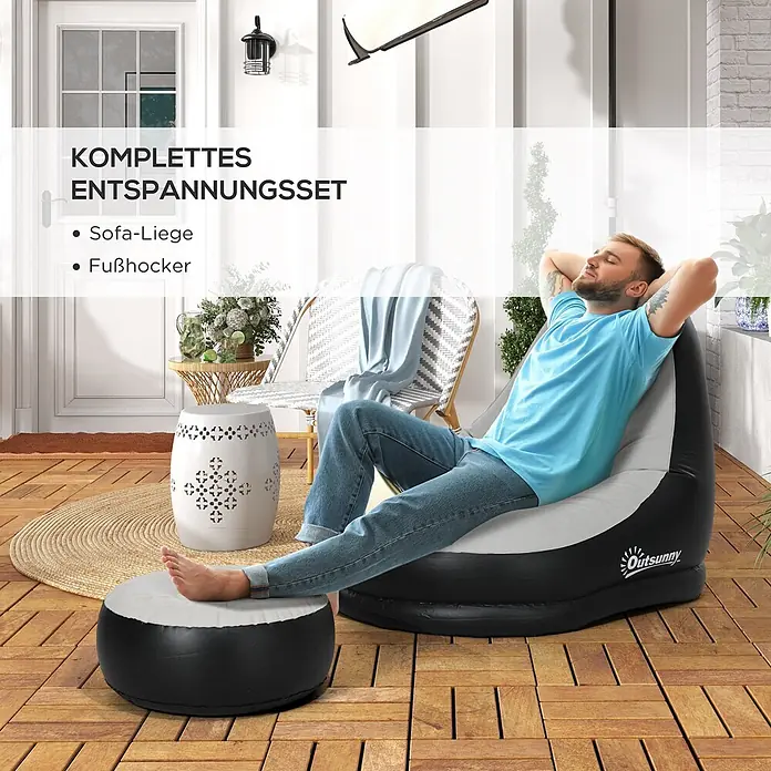 Outsunny Loungemöbel-Set Aufblasbarer Sessel - 2 -tlg., Kunststoff, Hellgrau, Schwarz - Aufblasbares schwarz-weißes Liegesofa und passender Hocker für Entspannung, auf einer Terrasse benutzt.