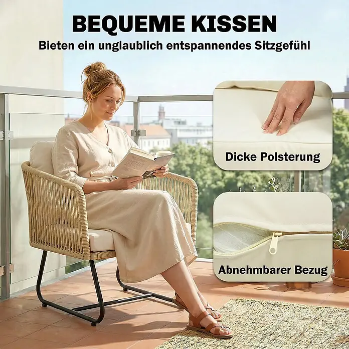 Outsunny Loungemöbel-Set - 3 -tlg., PP-Rattan, Stahl, Polyester, Akazienholz, Schaumstoff, PP-Baumwolle, inkl. Kissen, Beige, Cremeweiß, Teak - Eine Person entspannt auf einem geflochtenen Sessel mit dicken, cremefarbenen Kissen und abnehmbaren Bezügen auf einem Balkon.