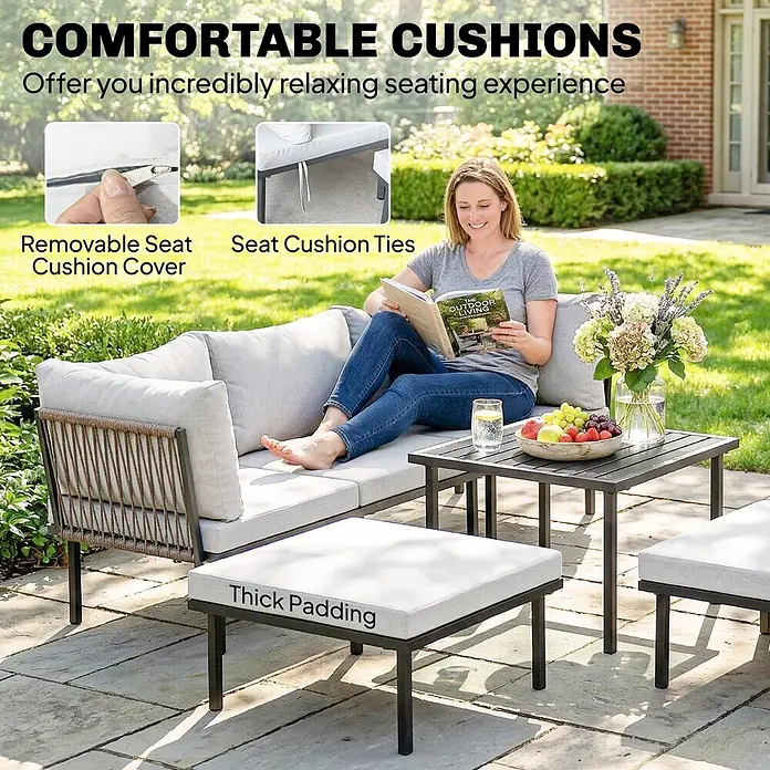 Outsunny Loungemöbel-Set - 6 -tlg., Metall, Polyester, Schaumstoff, PP-Baumwolle, Verstellbare Füße, Hellgrau - Outdoor-Terrassensofa und -Ottomane mit hellgrauen Kissen, abnehmbaren Bezügen, Befestigungsbändern und dicker Polsterung, von einer entspannenden Frau genutzt.