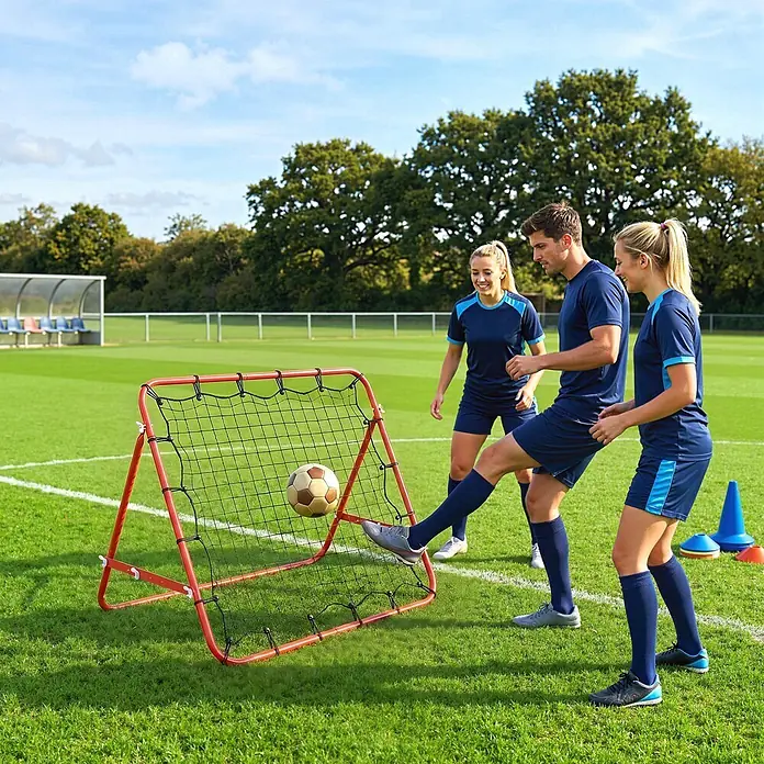 Homcom Sportnetz Rebounder - Kunststoff, Rot - Roter Fußball-Rebounder mit schwarzem Netz, von Spielern zum Schusstraining genutzt.