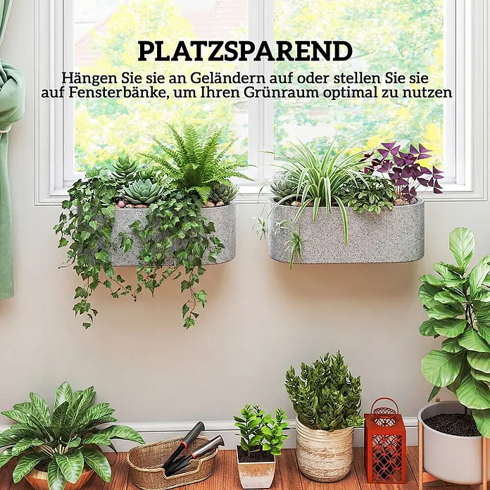 Outsunny Balkonkasten - Max. Außenlänge: 42 cm, Kunststoff, Hellgrau - Zwei grau gesprenkelte Wand-Blumenkästen mit verschiedenen Pflanzen unter einem Fenster, platzsparend.