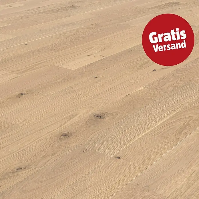 Living by Haro Parkett - Eiche Weiß strukturiert, Landhausdiele, 1.085 x 180 x 12 mm - Heller Holzfußboden mit sichtbarer Maserung und Ästen, dazu ein roter Kreis mit 'Gratis Versand'.