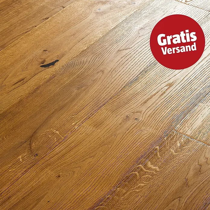 Parkett - Eiche Fabia, Landhausdiele, 1.900 x 190 x 14 mm - Diagonal verlegter Holzfußboden in hellem Braun mit natürlicher Maserung und Astlöchern.