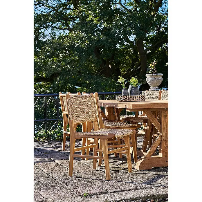 Ebuy24 Gartenstuhl Derby 2er-Set - 2 Stk., Massiv Teakholz, PE Rattan, Natur, B x T x H: 50 x 54 x 85 cm - Esszimmerstuhl aus Naturholz mit geflochtener Sitzfläche und Rückenlehne, Teil eines Terrassensets.