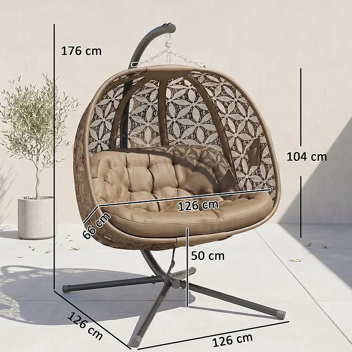 Outsunny Hängesessel - L x B x H: 126 x 126 x 176 cm, Sand, Schwarz - Brauner Rattan-Hängesessel mit beigen Kissen auf schwarzem Gestell, ideal für den Außenbereich.