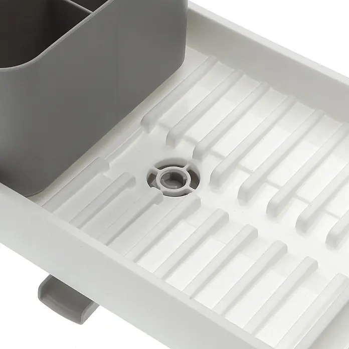 Versa Escurreplatos - L x An x Al: 19 x 46 x 13,5 cm, Polipropileno, Blanco y gris - Escurridor de platos de plástico blanco y gris con base estriada, soporte para utensilios y caño de drenaje gris.