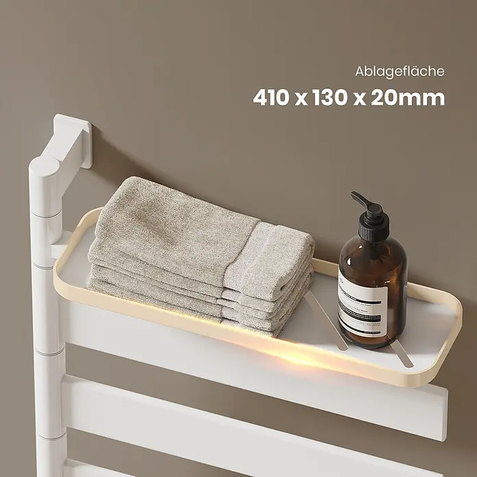 Emke Elektro-Badheizkörper Flatrad PFR -  - Hellbeige Ablagefläche (410x130x20mm) an weißem Handtuchwärmer, mit Handtüchern und Seifenflasche.