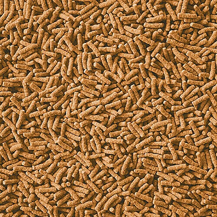 Söll Teich-Gold Teich-Fischfutter Sticks - 940 g - Nahaufnahme von braunem Fischfutter. Optimales Futter für gesunde und vitale Fische, reich an Nährstoffen für ein langes Fischleben.