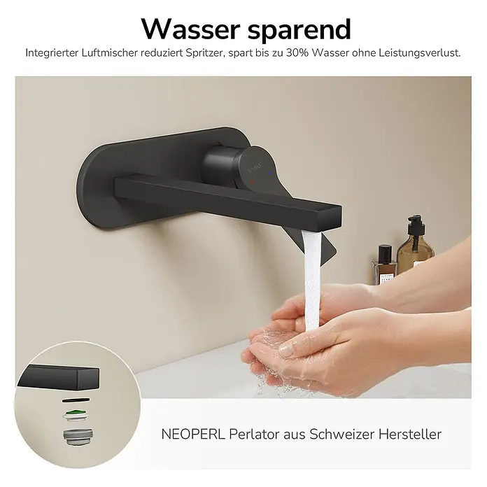 Emke Waschtischarmatur Arcspout XF22 - Schwarz, Matt - Schwarze Wandarmatur mit fließendem Wasser in Hände; ein Einsatz zeigt den NEOPERL Wasserspar-Perlator.
