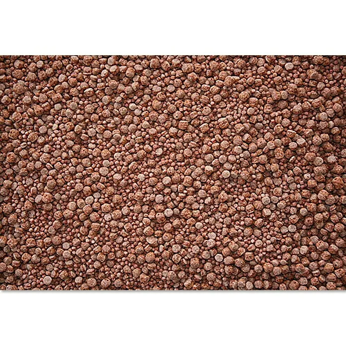 Söll Teich-Fischfutter KoiGold - 1.020 g - Nahaufnahme von kleinen, runden, braunen Futterpellets, die dicht aneinander liegen und eine Textur bilden.