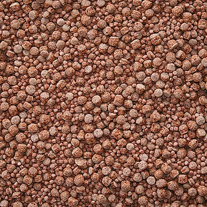 Söll Teich-Fischfutter KoiGold - 340 g - Nahaufnahme von braunen Fischfutterpellets, ideal für die artgerechte Ernährung Ihrer Aquarienbewohner.