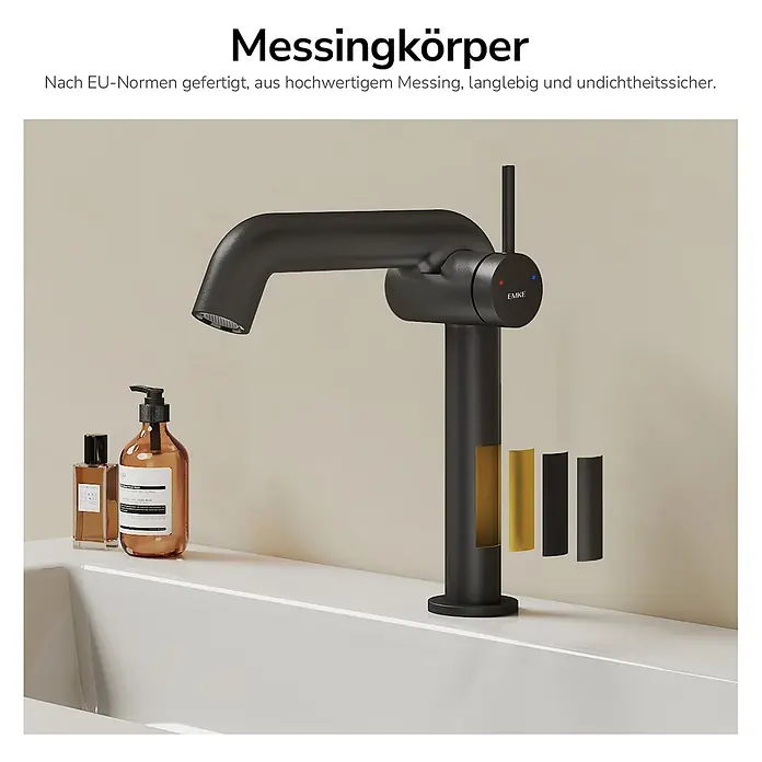 Emke Waschtischarmatur Flowcurv XF24 - Schwarz, Matt - Schwarze EMKE Messingarmatur mit anpassbaren Einsätzen, an einem weißen Waschbecken installiert.