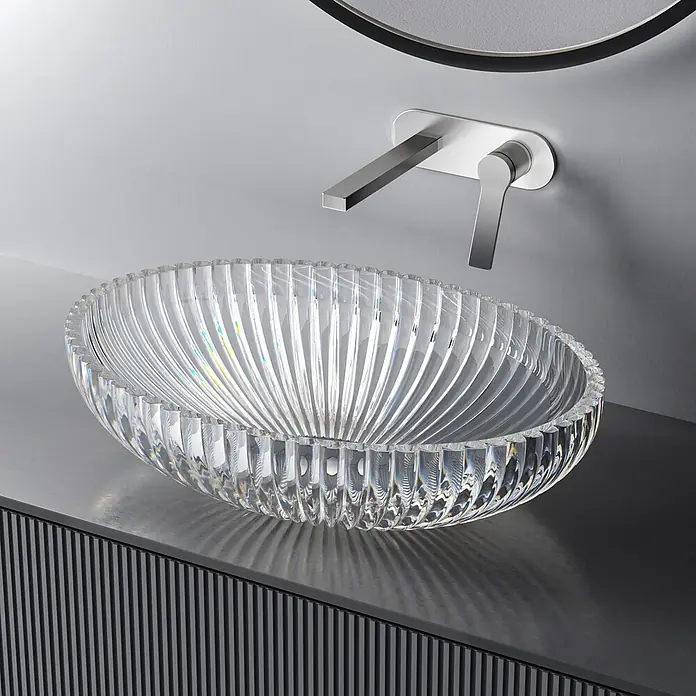 Emke Aufsatzwaschbecken Glaval CB19 - 35 x 51 cm, Hahnloch: Ohne, Ohne Überlauf, Transparent - Klares, geriffeltes ovales Glas-Aufsatzwaschbecken mit wandmontiertem Chrom-Wasserhahn.