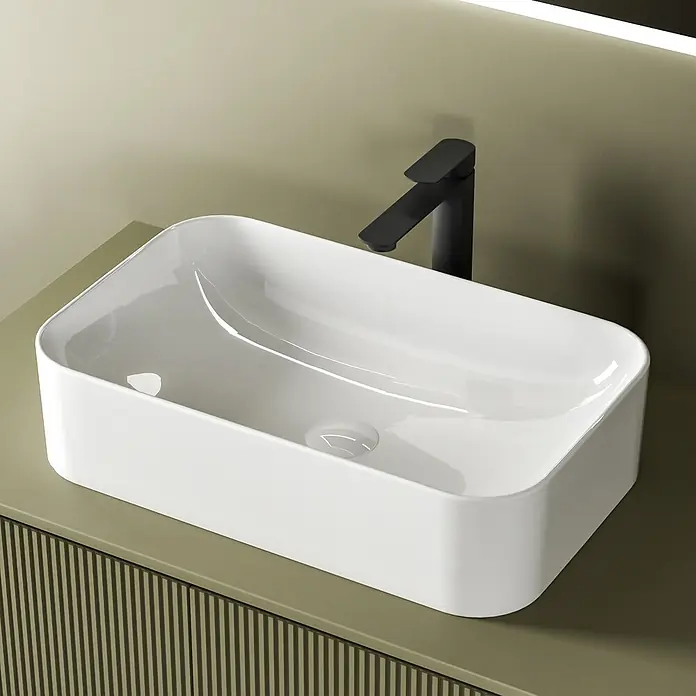 Emke Aufsatzwaschbecken Ceraform CB09 - 38 x 61 cm, Hahnloch: Ohne, Ohne Überlauf, Weiß - Weißes rechteckiges Aufsatzwaschbecken mit schwarzer moderner Armatur.