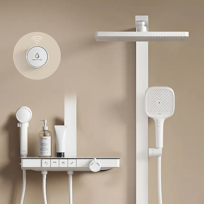 Duschsysteme Slimtrim F23 -  - Modernes weißes Smart-Duschsystem mit Kopf- und Handbrause, Bedienfeld und smarter Fernbedienung.