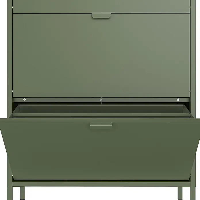 Happy Garden Schuhschrank MARION - Khakigrün - Grüner Metallschrank mit geöffnetem unterem Fach, das eine innere Ablage zeigt.