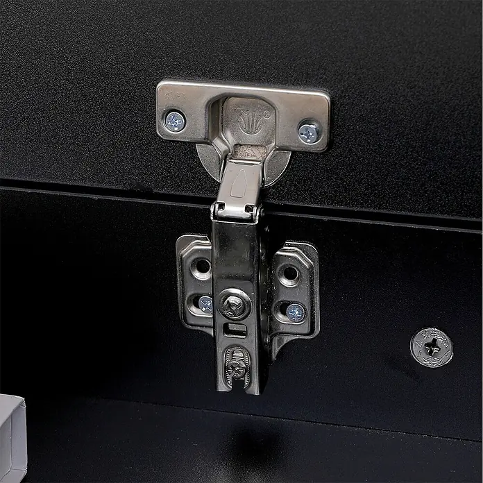 Happy Garden Schuhschrank ALAN - Schwarz - Silberfarbenes Metallscharnier mit Kreuzschlitzschrauben an einer strukturierten schwarzen Schrankoberfläche.
