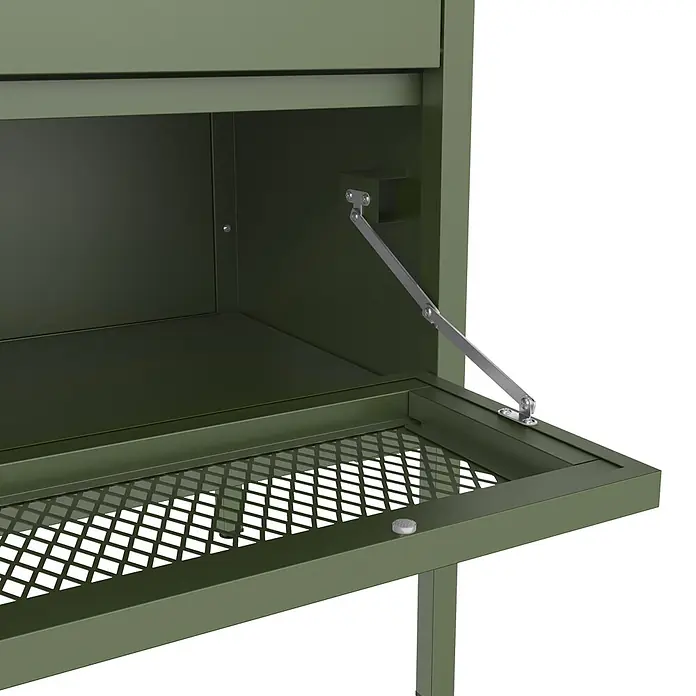 Schuhschrank mit 4 Türen aus khakigrünem Metall EMMA -  - Offener olivgrüner Metallschrank mit nach unten öffnender Tür, Gitterboden und Metallstütze.