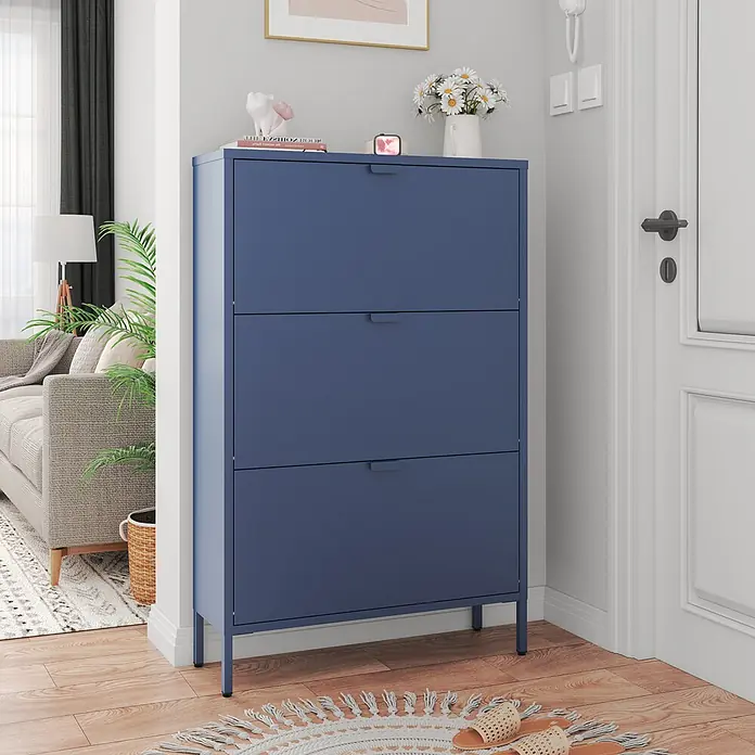 Happy Garden Schuhschrank MARION - Blaugrau - Blauer Schuhschrank mit drei ausziehbaren Fächern, im Eingangsbereich platziert.