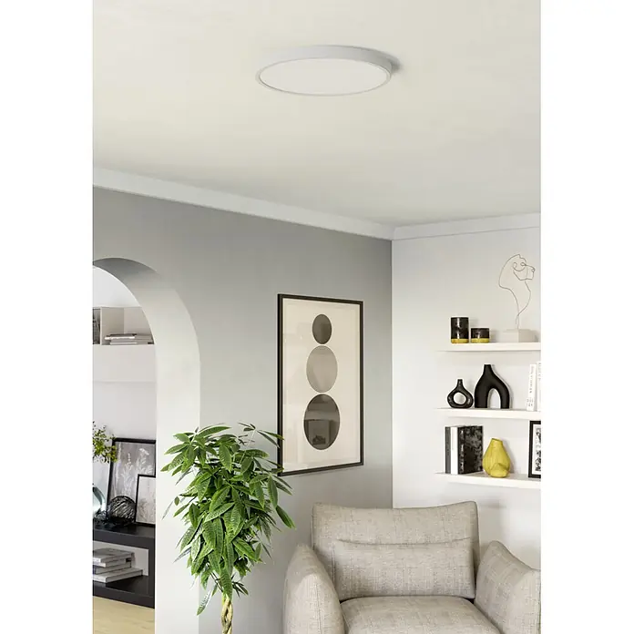 Eglo LED-Deckenleuchte rund Fueva 6 - 17,5 W, Ø x H: 39 x 2,5 cm, Weiß, RGBW - Runde weiße LED-Deckenleuchte an der Decke montiert.