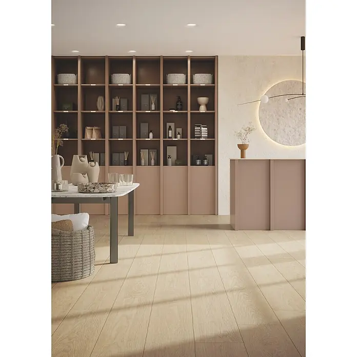 Krono Original Laminat Durastar - Cream Darcy Oak, Landhausdiele, 1.288 x 245 x 13 mm - Helles Holzparkett schafft eine warme, moderne Ästhetik in einem Geschäfts- oder Wellnessbereich.