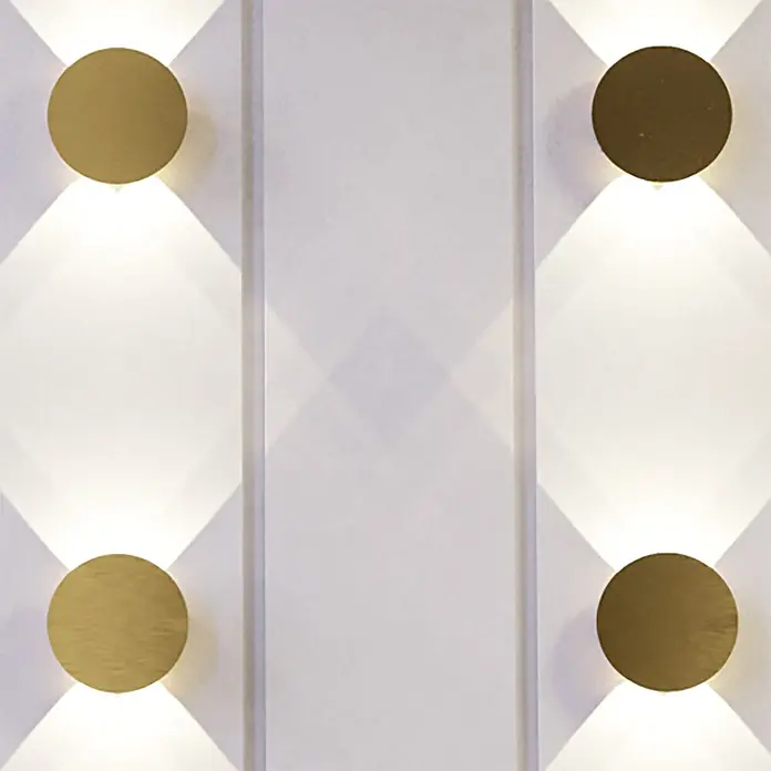 Eglo Talamello LED-Wandleuchte rund - 4 W, Ø x H: 15 x 4 cm, Gold, Warmweiß - Vier runde goldene Wandleuchten mit Lichtstrahlen nach oben und unten, die rautenförmige Lichtmuster erzeugen.